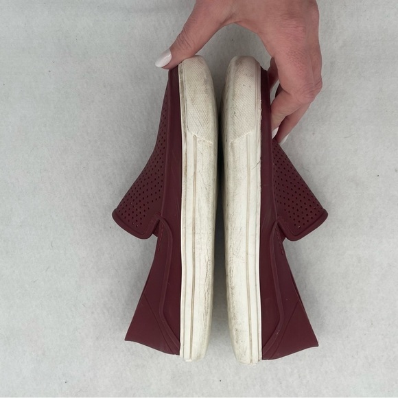 CROCS Women’s Citibank Roka Slip-On Loafer Water shoe Maroon size: 10 - Picture 8 of 12